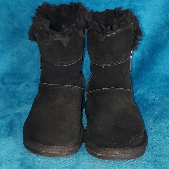 Size 8 Toddler Ugg Boots - Picture 3 of 8
